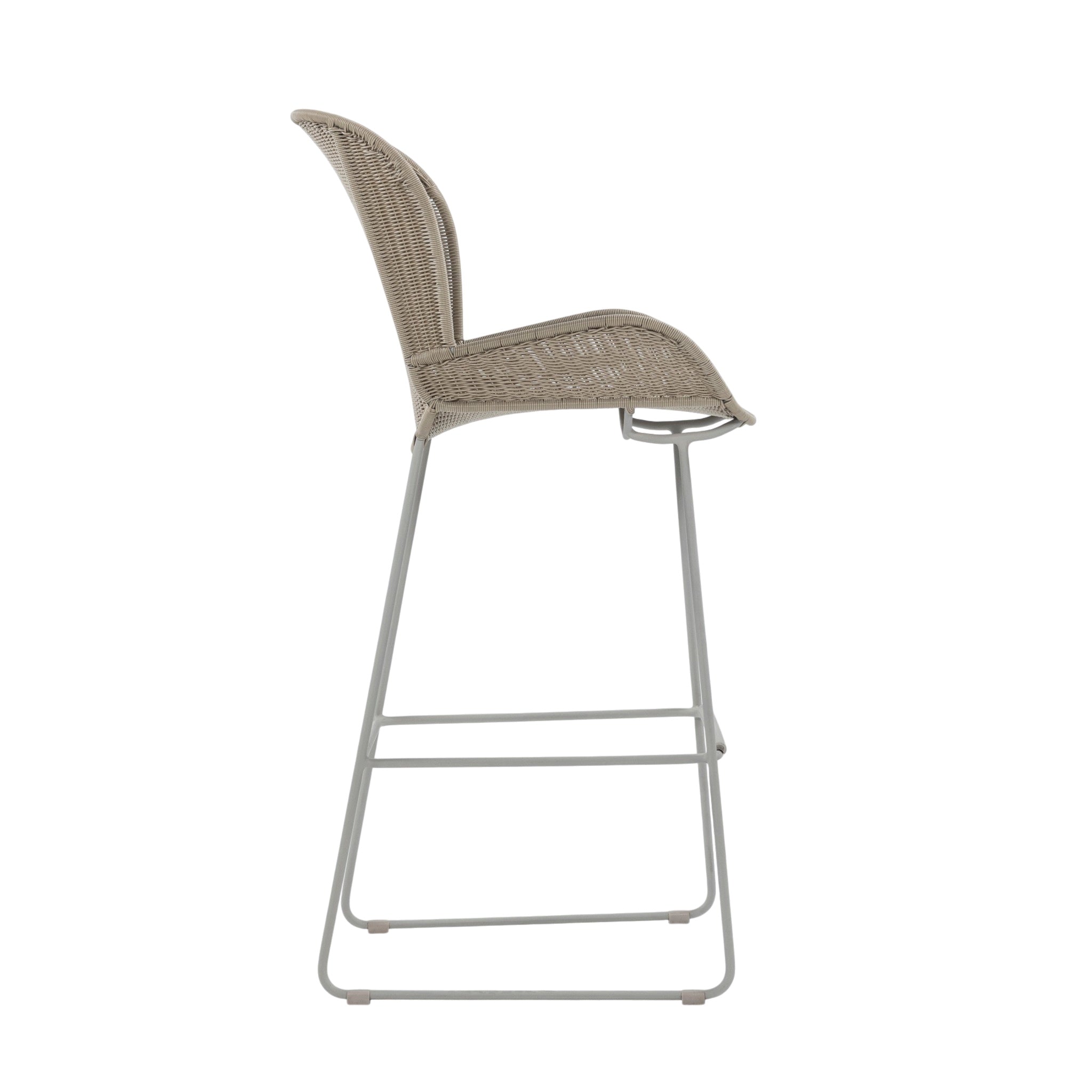 Nairobi Outdoor Bar Stool in Greige / Linen with woven resin wicker seat, curved backrest, integrated armrests and powder-coated aluminium frame. Side view.