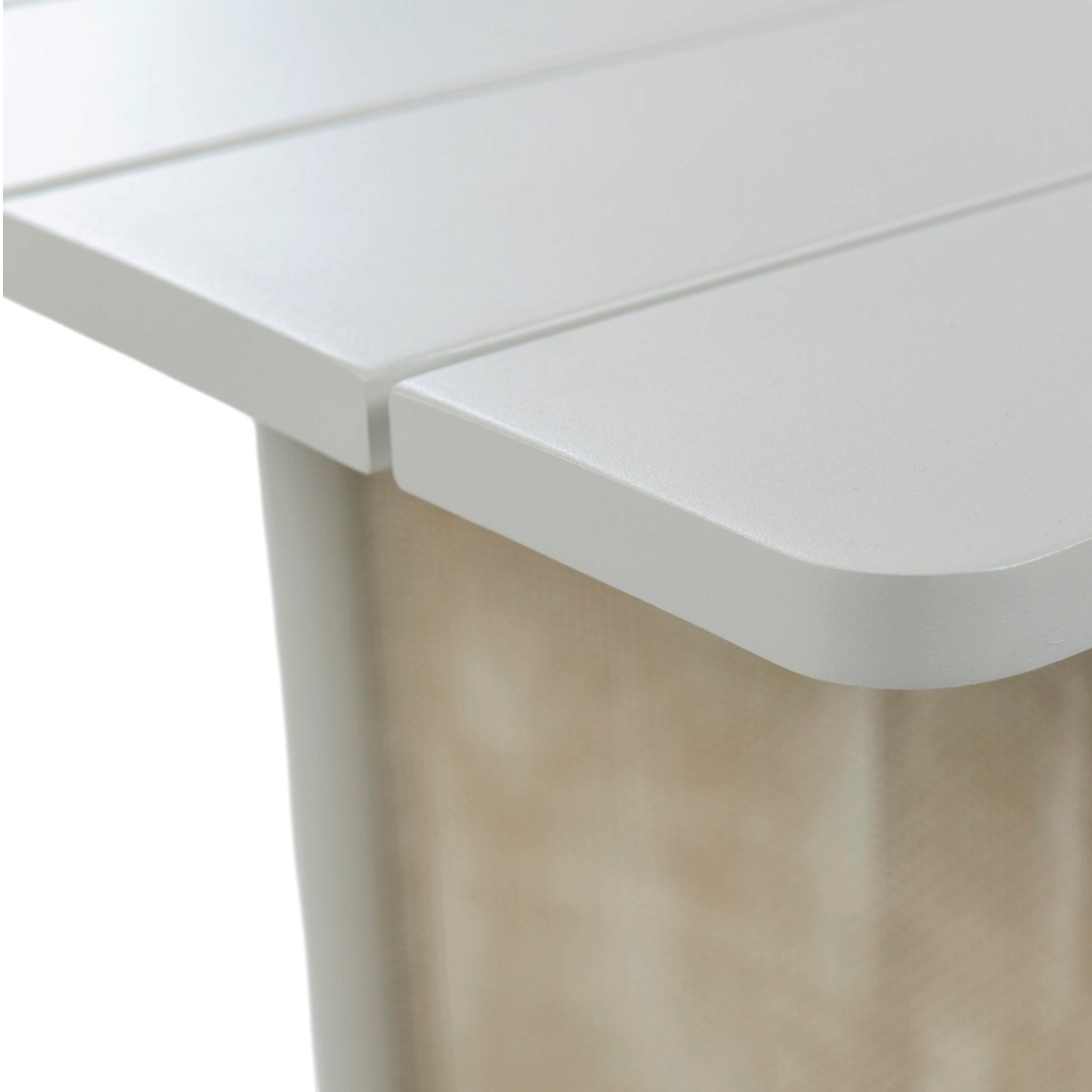 Close-up of Porto outdoor dining table showing light grey powder-coated aluminium slats and softly rounded tabletop corner
